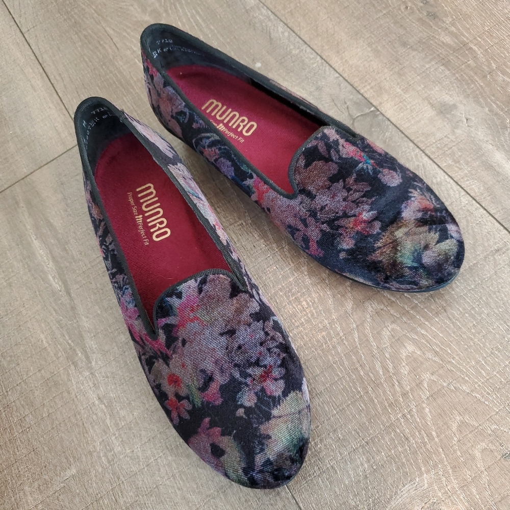 Munro Women's Floral Velvet Slip On Women's Loafer Block Heel Size 6